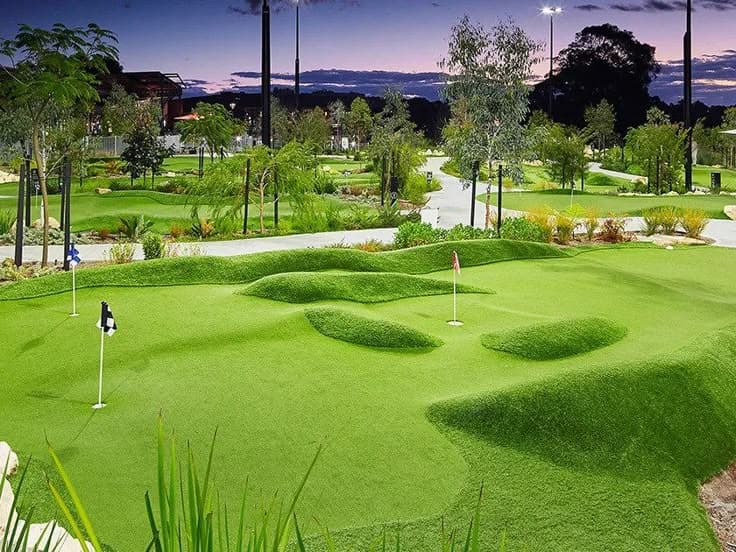 GOLF PUTTING